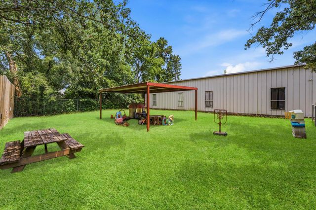 16737 Sprawling Oaks Drive, Conroe, TX 77385