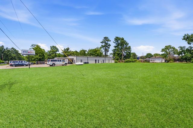 16737 Sprawling Oaks Drive, Conroe, TX 77385