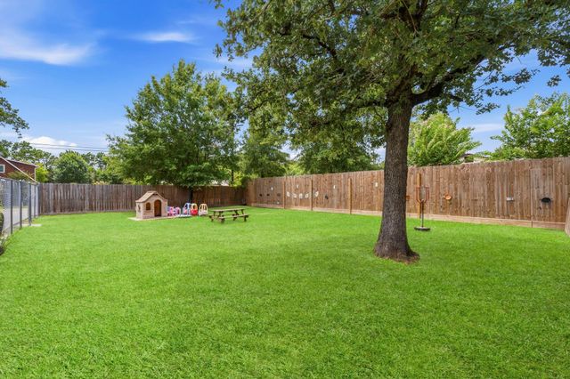 16737 Sprawling Oaks Drive, Conroe, TX 77385