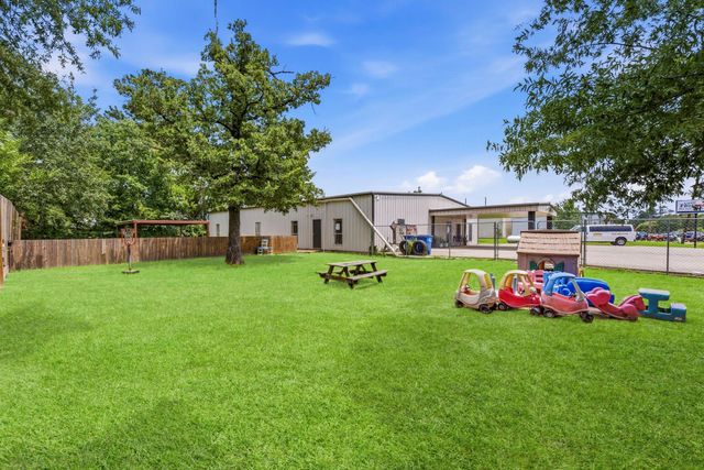 16737 Sprawling Oaks Drive, Conroe, TX 77385