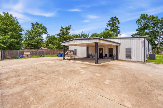 16737 Sprawling Oaks Drive, Conroe, TX 77385