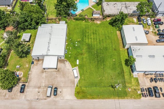 16737 Sprawling Oaks Drive, Conroe, TX 77385