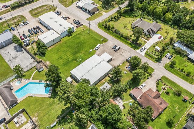 16737 Sprawling Oaks Drive, Conroe, TX 77385