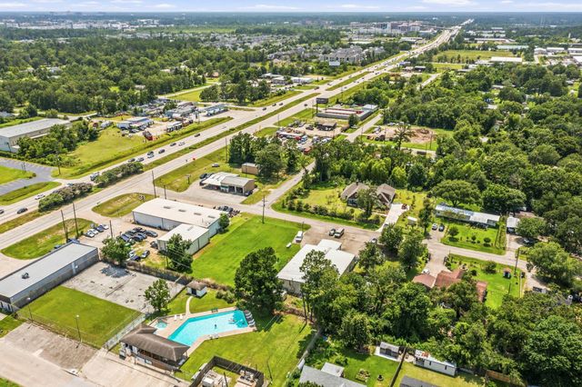 16737 Sprawling Oaks Drive, Conroe, TX 77385