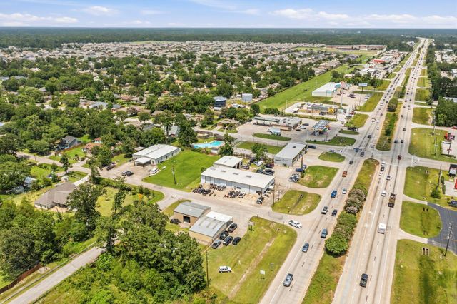 16737 Sprawling Oaks Drive, Conroe, TX 77385