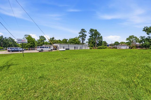 16737 Sprawling Oaks Drive, Conroe, TX 77385