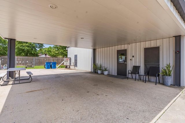 16737 Sprawling Oaks Drive, Conroe, TX 77385