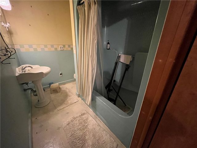 4513 2nd St, Versailles Boro, PA 15132