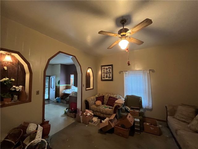 4513 2nd St, Versailles Boro, PA 15132