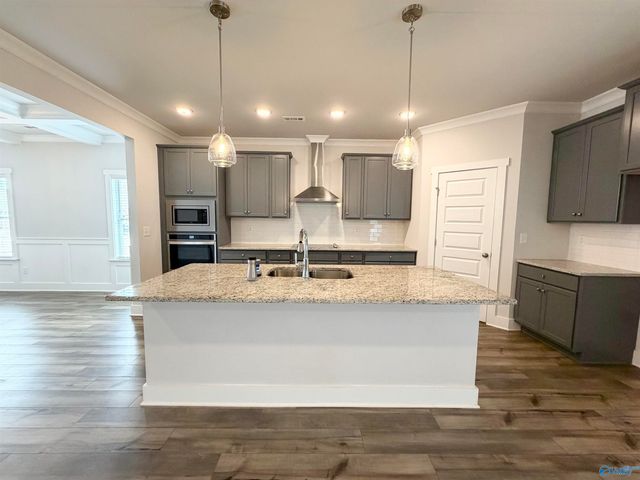 101 Brighton Lake Court, New Market, AL 35761