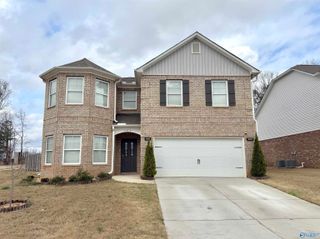 101 Brighton Lake Court, New Market, AL 35761
