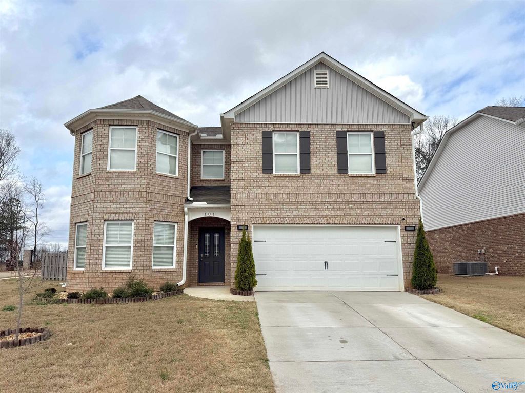 101 Brighton Lake Court, New Market, AL 35761