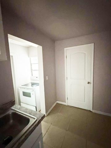 701 N 9th Street B, Fort Pierce, FL 34950