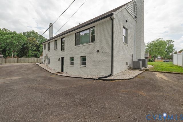 8303 Buckeye Dr, Henrico, VA 23228