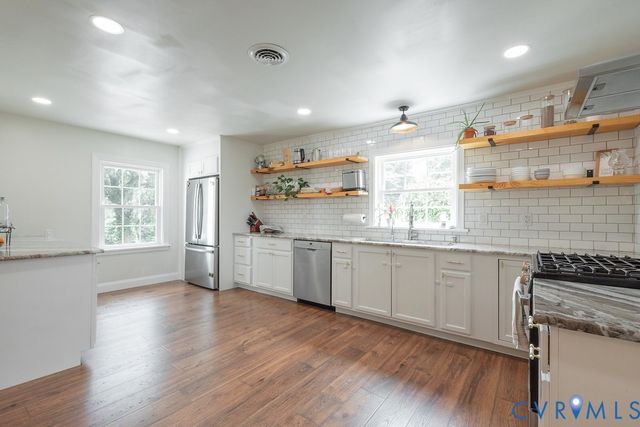 8303 Buckeye Dr, Henrico, VA 23228