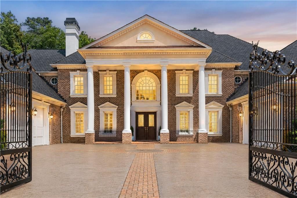 Image 10 of property listing at 3684 Briarcliff Road NE, Atlanta, GA 30345