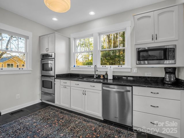 96 Thomas Street, Brevard, NC 28712