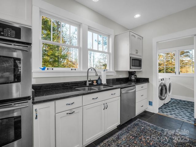 96 Thomas Street, Brevard, NC 28712