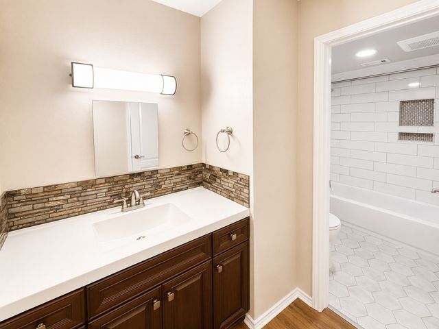 2240 Colony Court, Dallas, TX 75235
