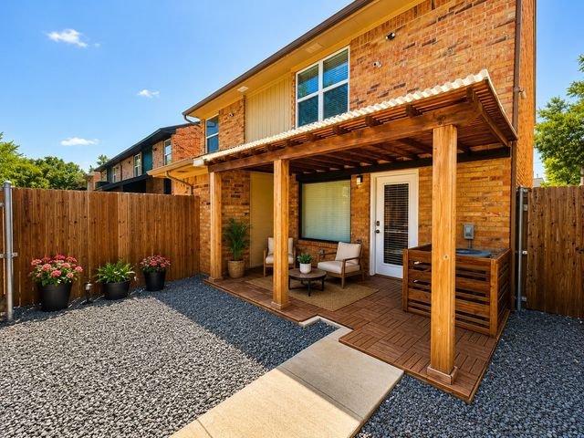 2240 Colony Court, Dallas, TX 75235
