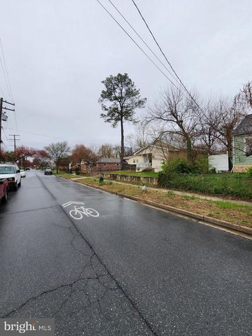 5104 LAKELAND RD, College Park, MD 20740