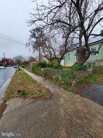5104 LAKELAND RD, College Park, MD 20740