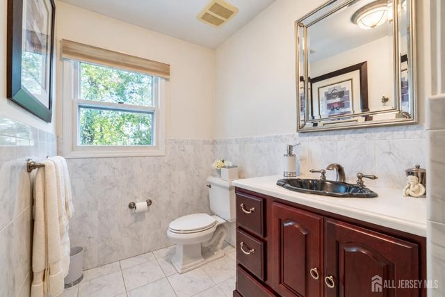 15 Cherokee Road, East Brunswick, NJ 08816