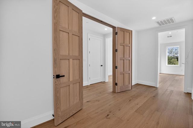 5011 NEWPORT AVE, Bethesda, MD 20816