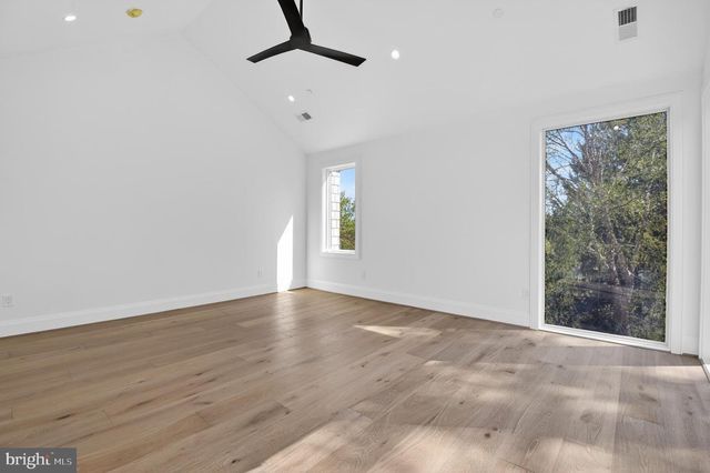 5011 NEWPORT AVE, Bethesda, MD 20816