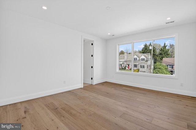 5011 NEWPORT AVE, Bethesda, MD 20816
