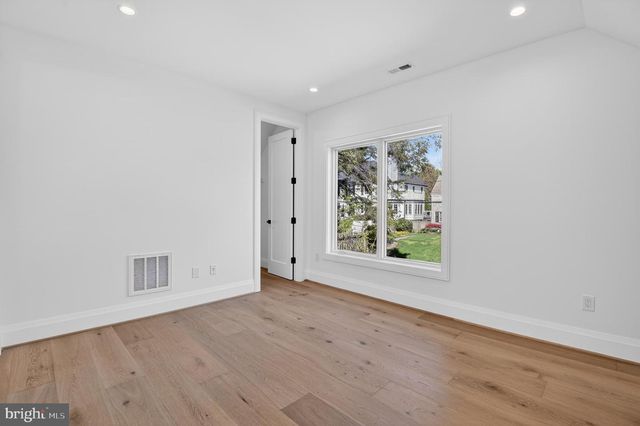 5011 NEWPORT AVE, Bethesda, MD 20816