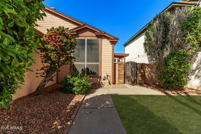 842 E MANOR Drive, Chandler, AZ 85225