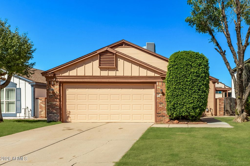 842 E MANOR Drive, Chandler, AZ 85225