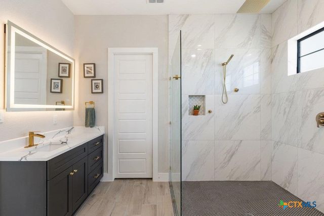 2415 Comal Springs, Canyon Lake, TX 78133