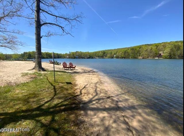 6814 Flats Rd, Tallassee, TN 37878