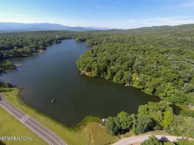 6814 Flats Rd, Tallassee, TN 37878