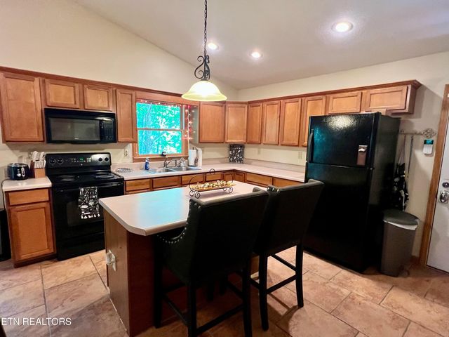 6814 Flats Rd, Tallassee, TN 37878