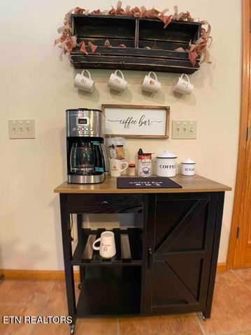 6814 Flats Rd, Tallassee, TN 37878