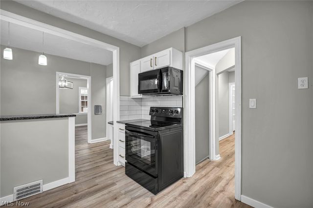 2496 Saybrook Road, University Heights, OH 44118
