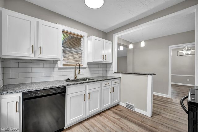 2496 Saybrook Road, University Heights, OH 44118