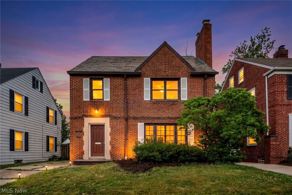 2496 Saybrook Road, University Heights, OH 44118