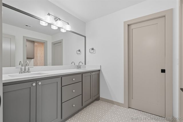 3921 S Madison Avenue, Tulsa, OK 74105