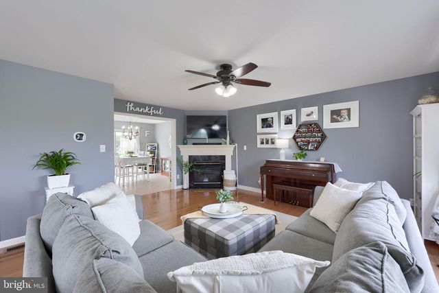 725 SKYWALK LN, Lancaster, PA 17601