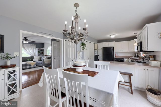 725 SKYWALK LN, Lancaster, PA 17601