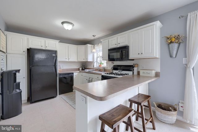 725 SKYWALK LN, Lancaster, PA 17601