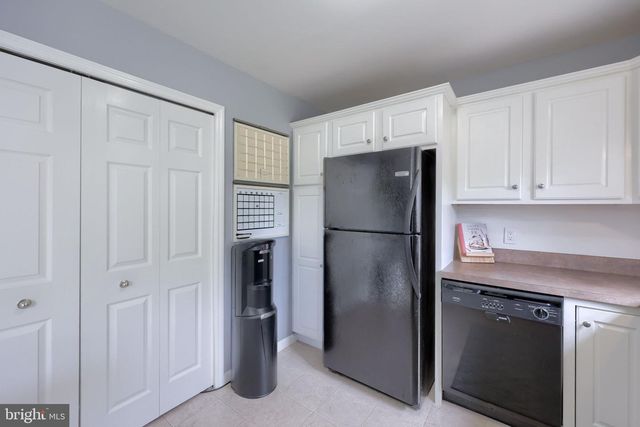725 SKYWALK LN, Lancaster, PA 17601