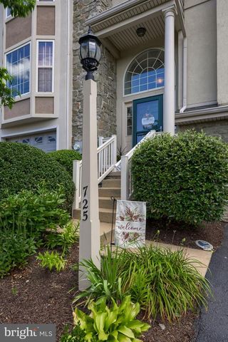 725 SKYWALK LN, Lancaster, PA 17601