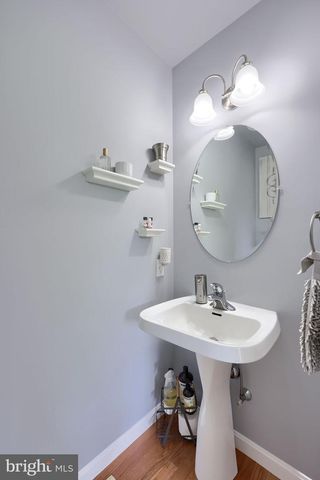 725 SKYWALK LN, Lancaster, PA 17601