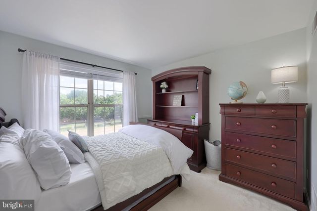 725 SKYWALK LN, Lancaster, PA 17601
