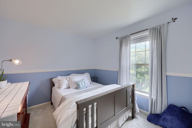 725 SKYWALK LN, Lancaster, PA 17601